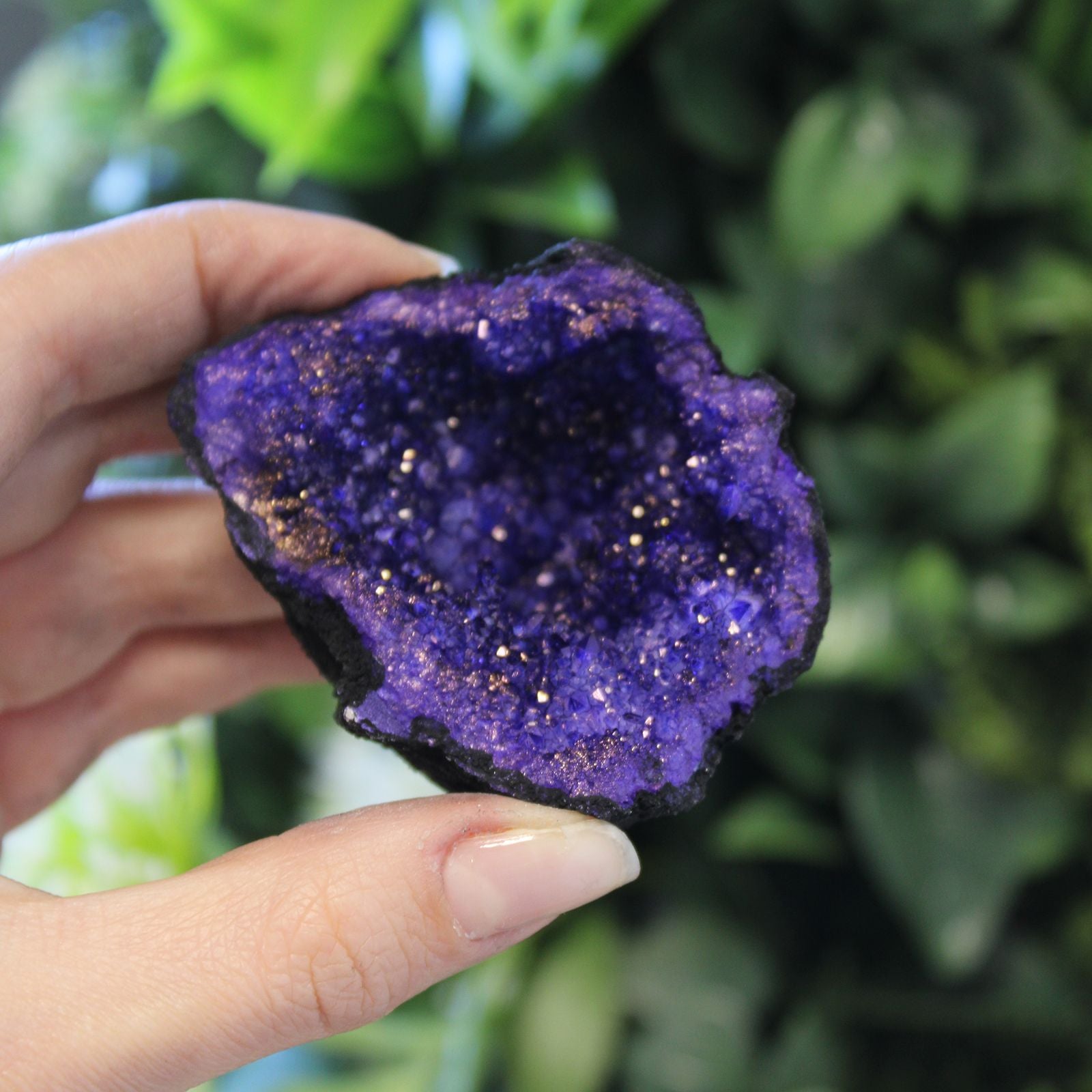 Coloured Calsite Geodes - Black Rock - Turqoise / Purple AW Dropship UK