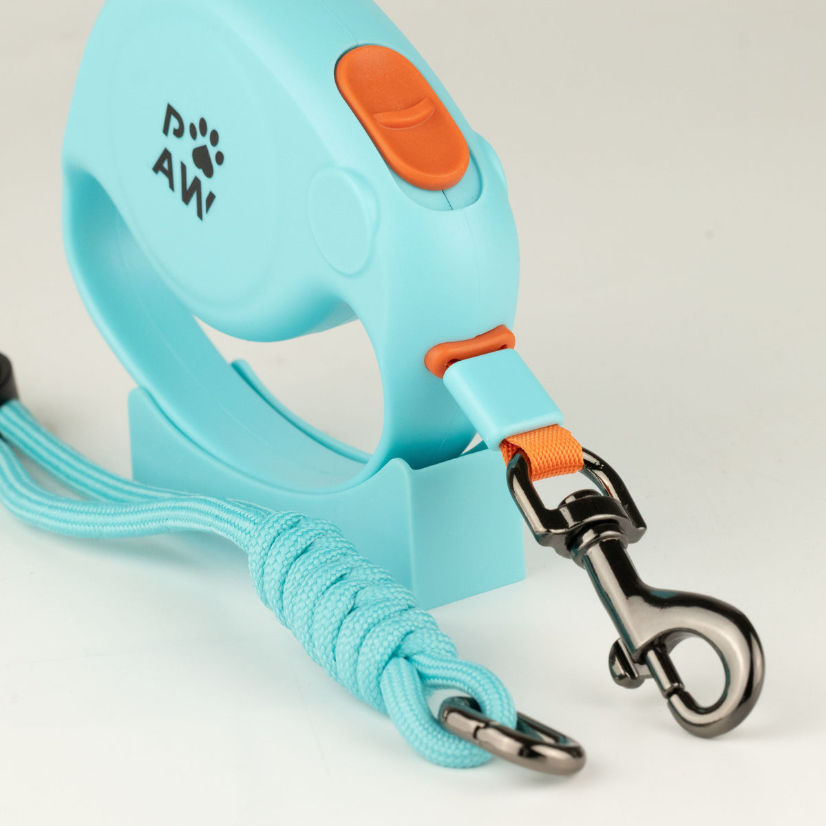 Blue 2m retractable dog leash detail