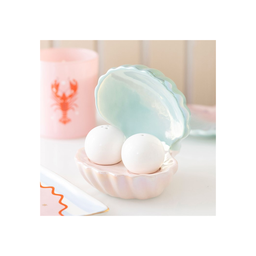 Clam Shell Salt and Pepper Shakers N/A