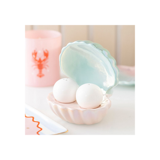 Clam Shell Salt and Pepper Shakers N/A